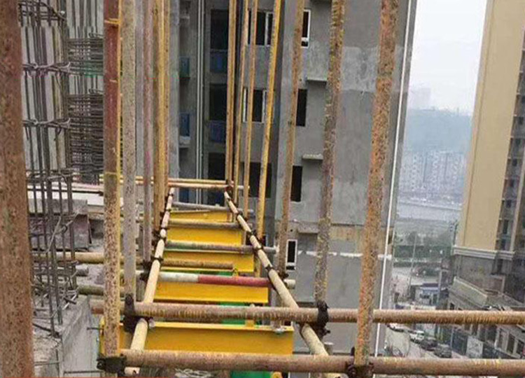 新型侧预埋悬挑梁